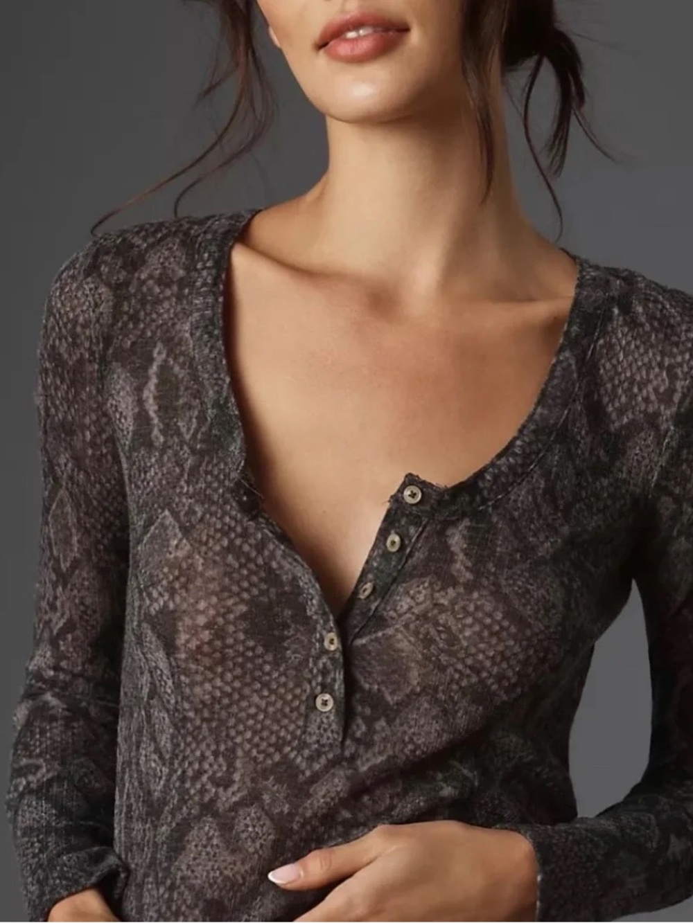 PILCRO Anthropologie Andie Ribbed Tissue Henley Black Gray Snakeskin Size M